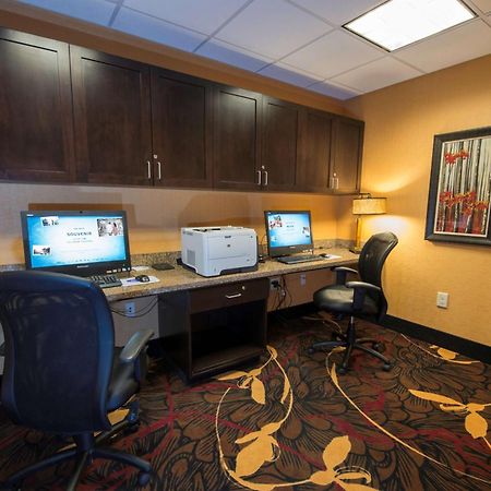Hampton Inn & Suites Bismarck Northwest Ngoại thất bức ảnh