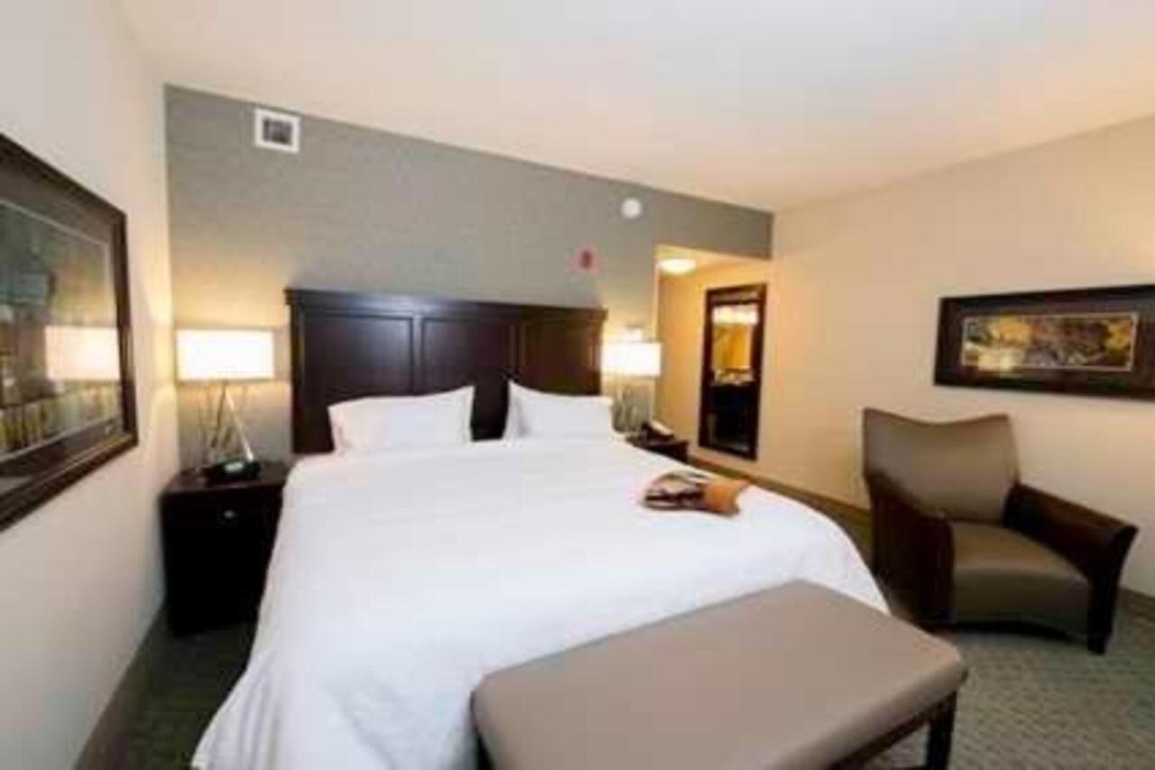 Hampton Inn & Suites Bismarck Northwest Ngoại thất bức ảnh