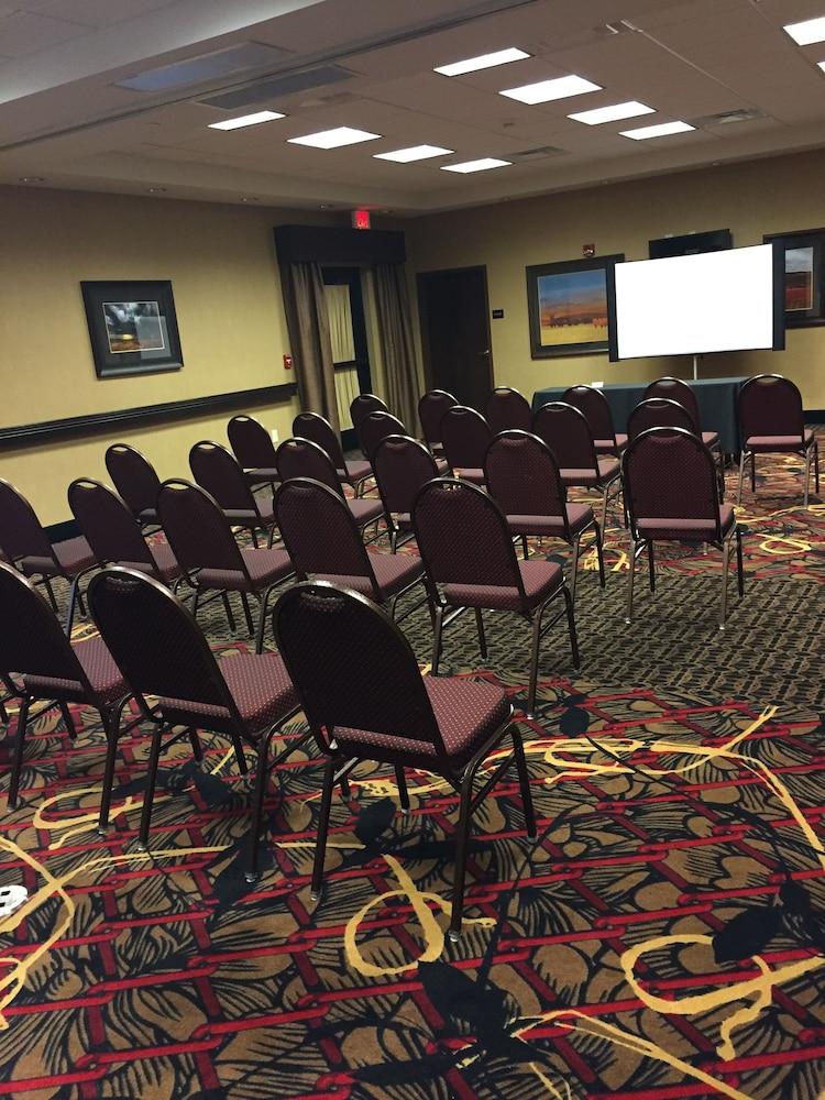 Hampton Inn & Suites Bismarck Northwest Ngoại thất bức ảnh