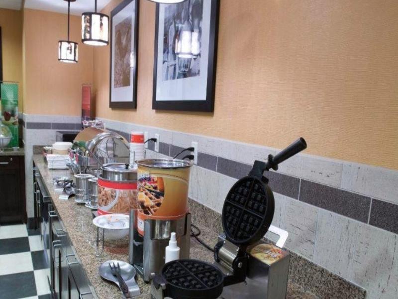 Hampton Inn & Suites Bismarck Northwest Ngoại thất bức ảnh