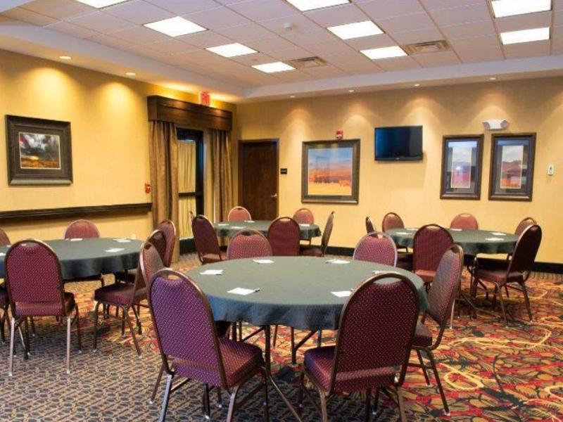 Hampton Inn & Suites Bismarck Northwest Ngoại thất bức ảnh