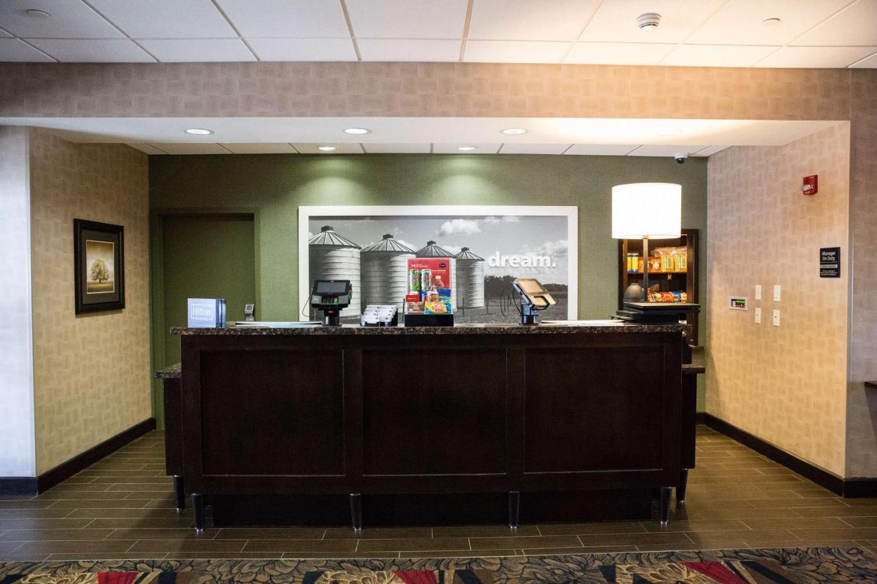 Hampton Inn & Suites Bismarck Northwest Ngoại thất bức ảnh