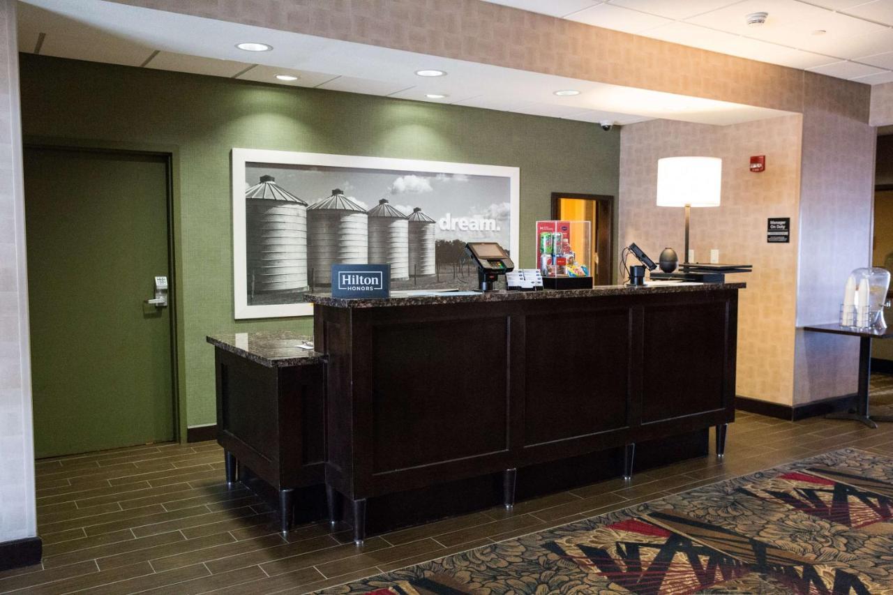 Hampton Inn & Suites Bismarck Northwest Ngoại thất bức ảnh