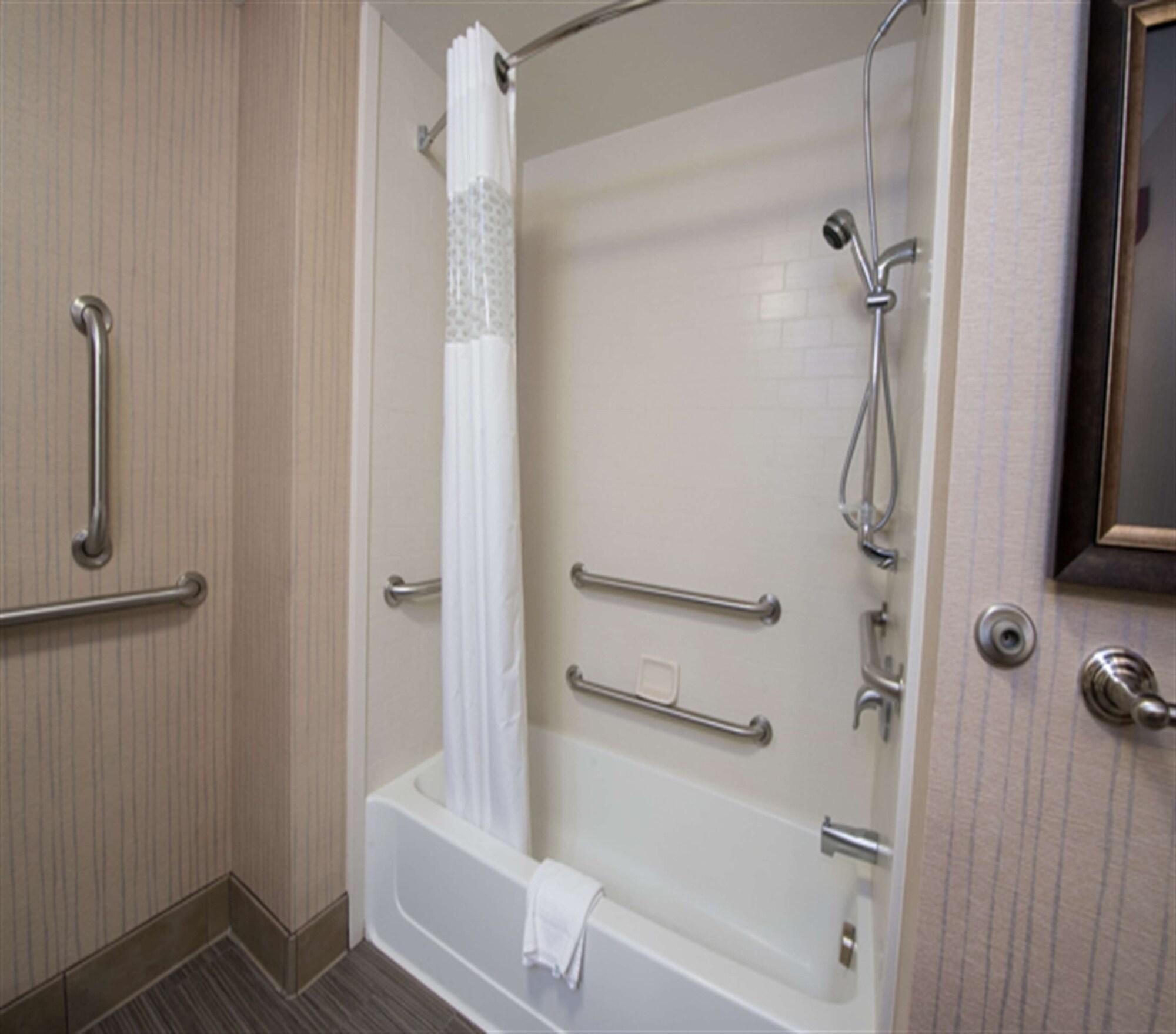 Hampton Inn & Suites Bismarck Northwest Ngoại thất bức ảnh