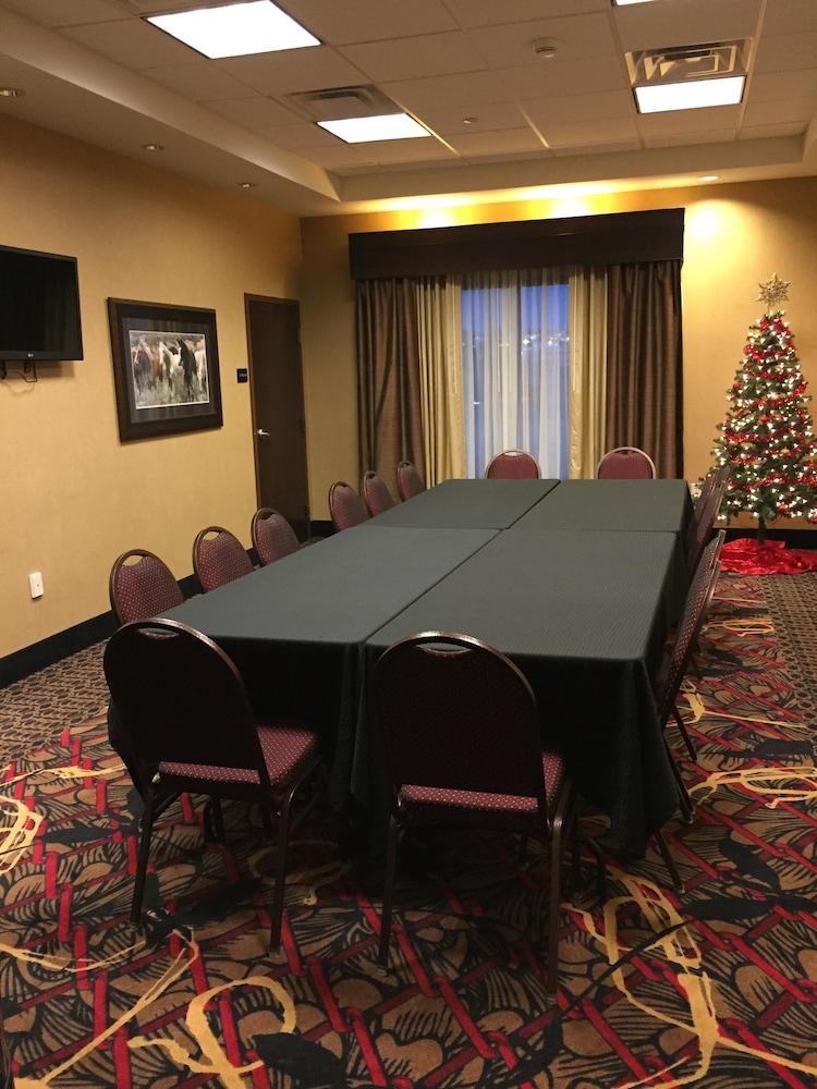 Hampton Inn & Suites Bismarck Northwest Ngoại thất bức ảnh