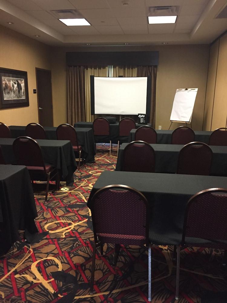 Hampton Inn & Suites Bismarck Northwest Ngoại thất bức ảnh