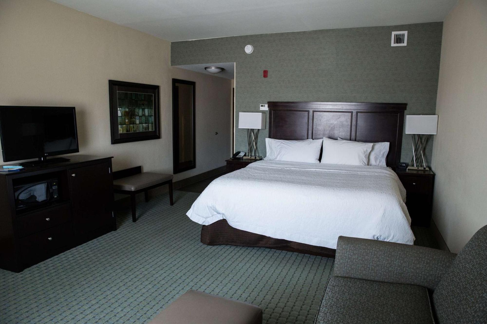 Hampton Inn & Suites Bismarck Northwest Ngoại thất bức ảnh