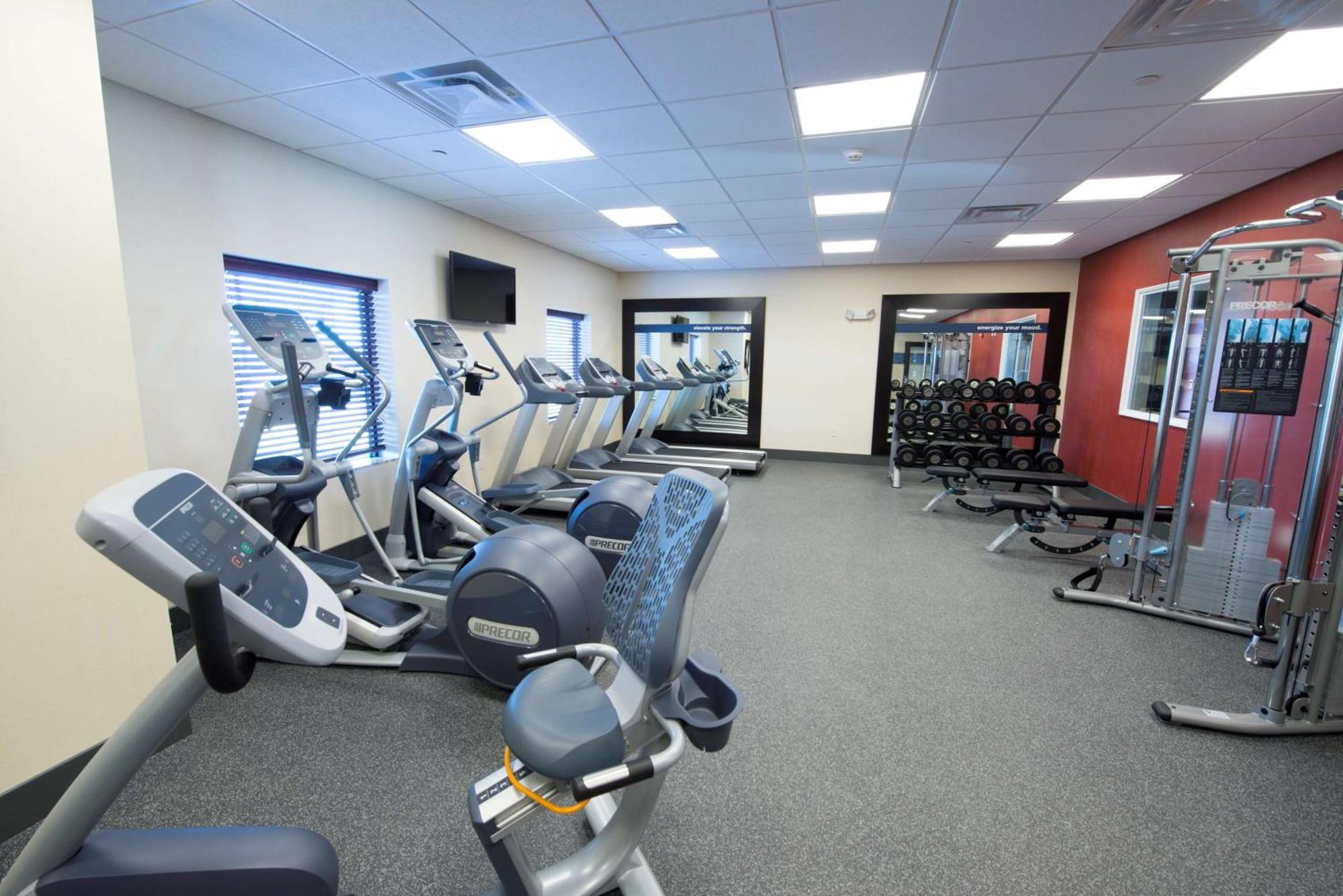 Hampton Inn & Suites Bismarck Northwest Ngoại thất bức ảnh