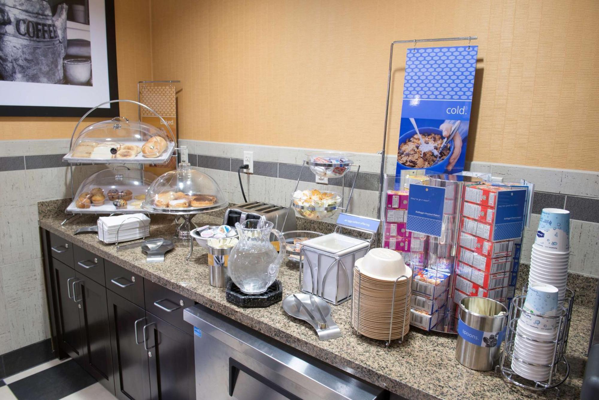 Hampton Inn & Suites Bismarck Northwest Ngoại thất bức ảnh