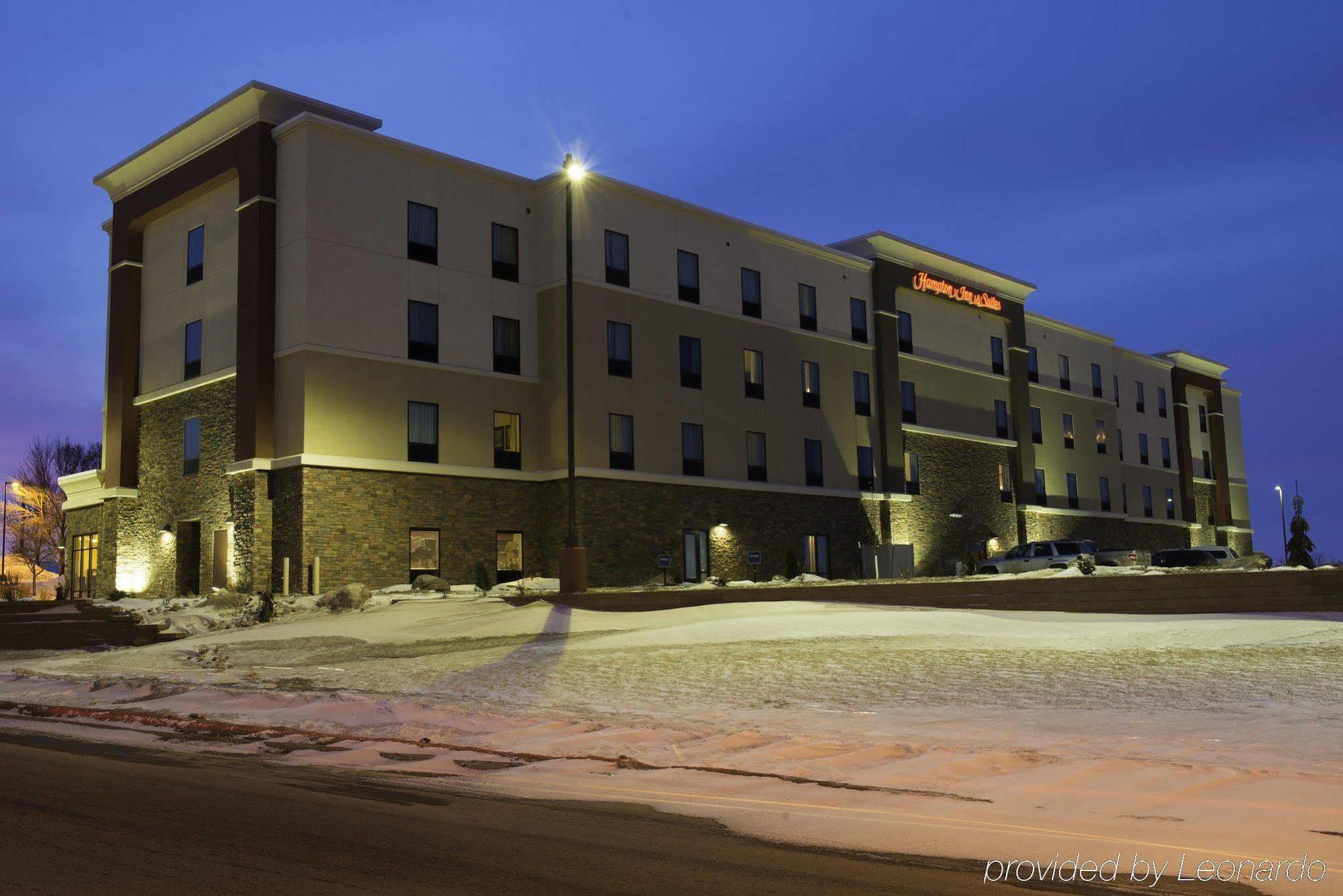 Hampton Inn & Suites Bismarck Northwest Ngoại thất bức ảnh