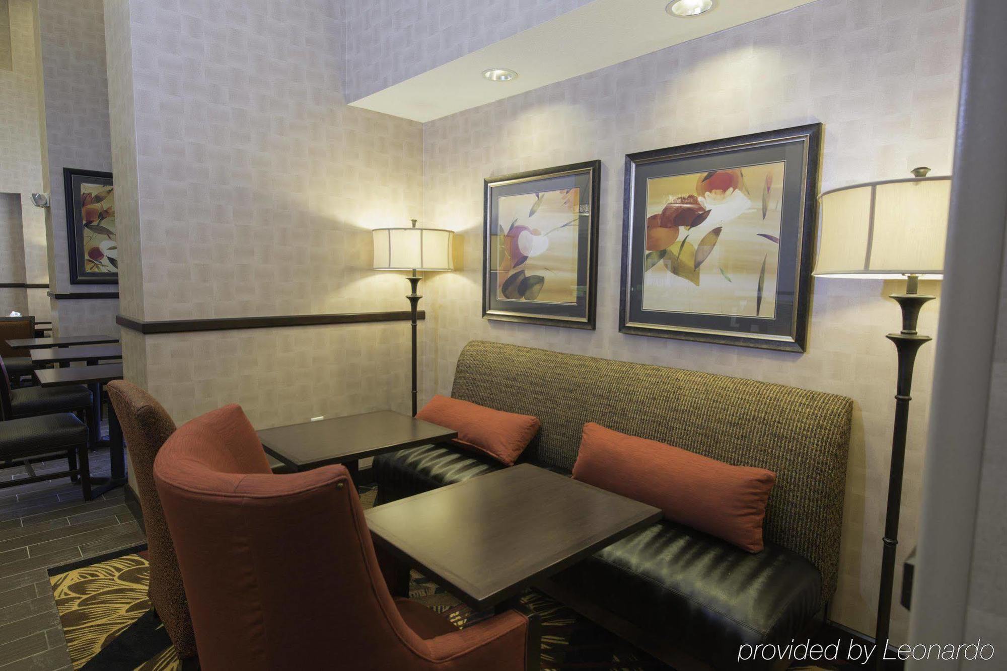 Hampton Inn & Suites Bismarck Northwest Ngoại thất bức ảnh