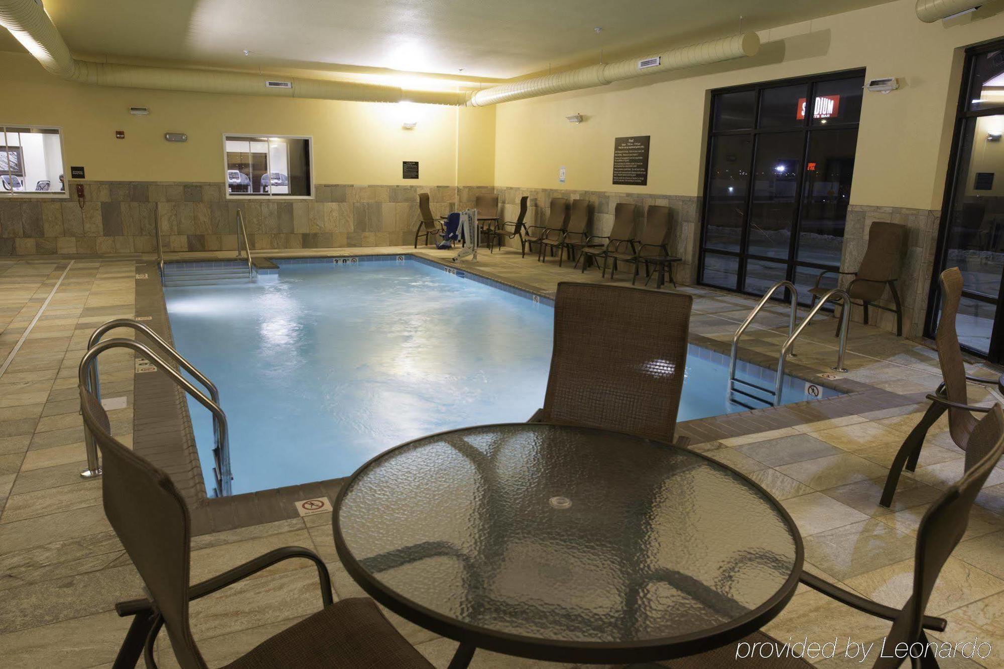 Hampton Inn & Suites Bismarck Northwest Ngoại thất bức ảnh