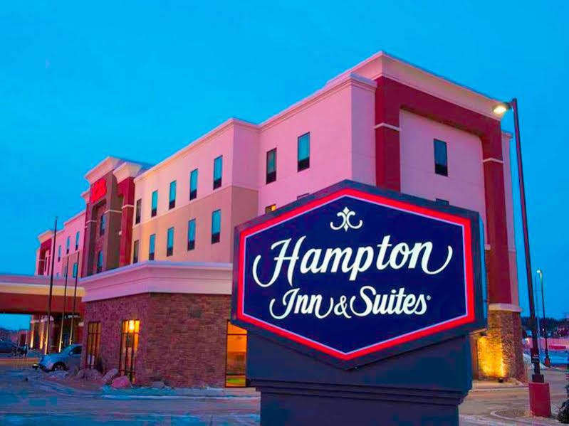 Hampton Inn & Suites Bismarck Northwest Ngoại thất bức ảnh